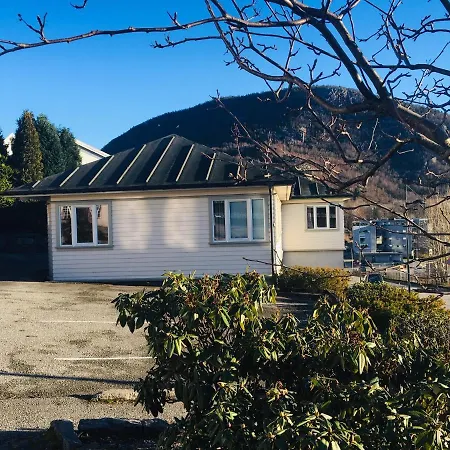 Preikestolen Guesthouse *